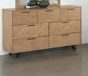 Taylor - 7-Drawer Dresser - Light Honey Brown