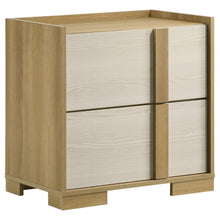 Hyland 5 Piece Queen Bedroom Set – Natural
