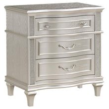 Evangeline 5 Piece Queen Bedroom Set – Silver Oak