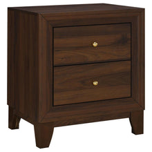 Welsley 5 Piece Queen Bedroom Set – Walnut