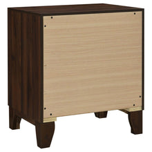Welsley 5 Piece Queen Bedroom Set – Walnut
