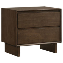 Glenwood 5 Piece Queen Bedroom Set – Warm Brown