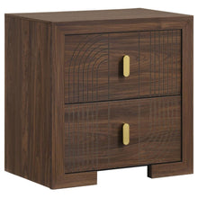 Etienne 5 Piece Queen Bedroom Set – Walnut / Vanilla