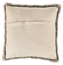 Gariland - Faux Fur Pillow