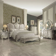 Versailles - Chest
