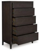 Westonfort - Five Drawer Chest - Espresso