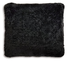 Gariland - Faux Fur Pillow