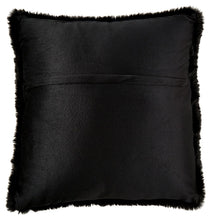 Gariland - Faux Fur Pillow