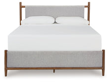 Lyncott - Upholstered Bed