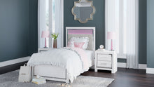Altyra - Panel Bed