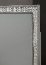 Cassiopeia 5 Pc Queen Bedroom Set – Metallic Gray