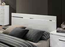 Erlach 5 Pc Queen Bedroom Set – White/Chrome